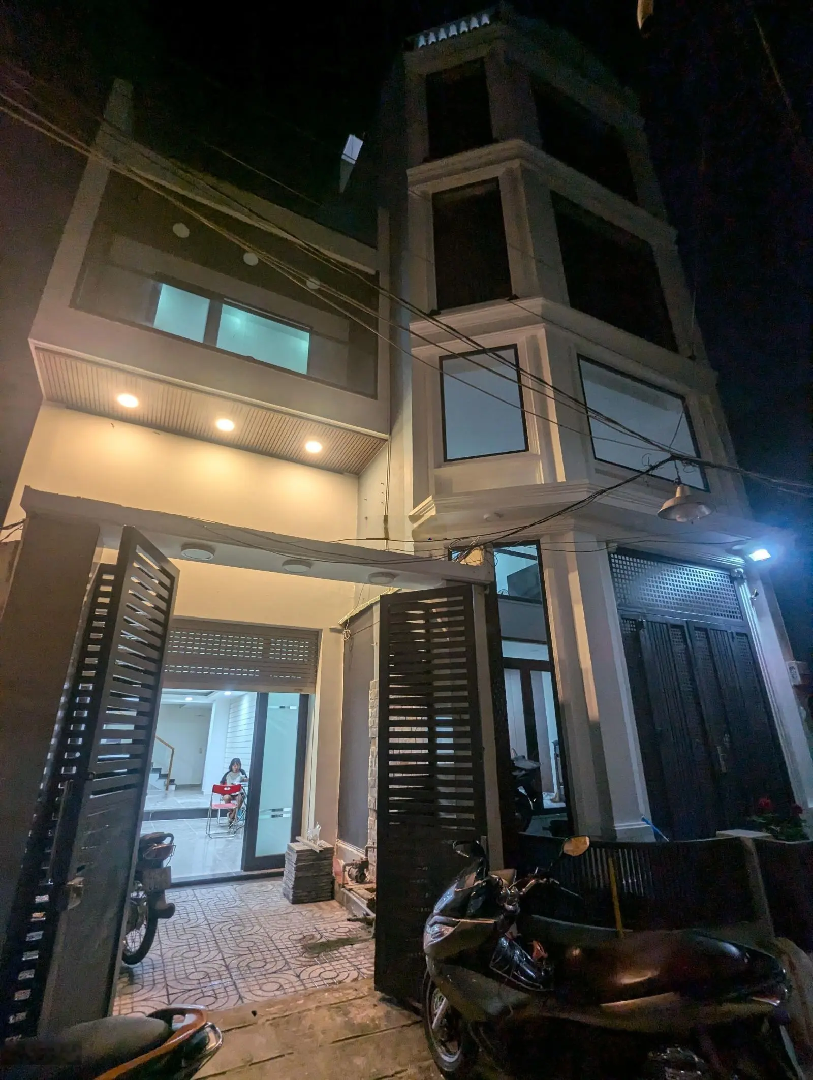 Trịnh Đình Trọng, gần Âu Cơ, Khuông Việt nhà 4 tầng, 68m2, (4.3 x15.5m), hẻm trước nhà 4m, 5.5 tỷ