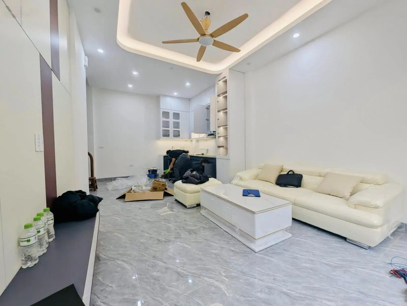 6.9 tỷ - 30m2 - lô góc 2 thoáng mặt tiền rộng - Lạc Trung - gần phố - HBT