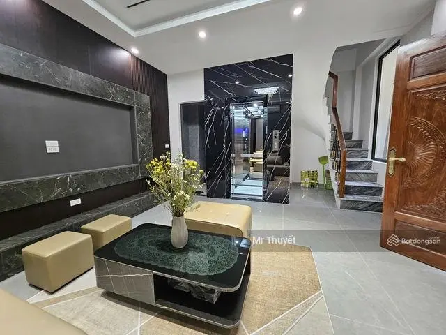 Cách phổ cổ 3km,nhà ngọc lâm-long biên-47m2-6 tầng,thang máy-ô tô đỗ cửa-full nội thất-nhỉnh 8 tỷ.