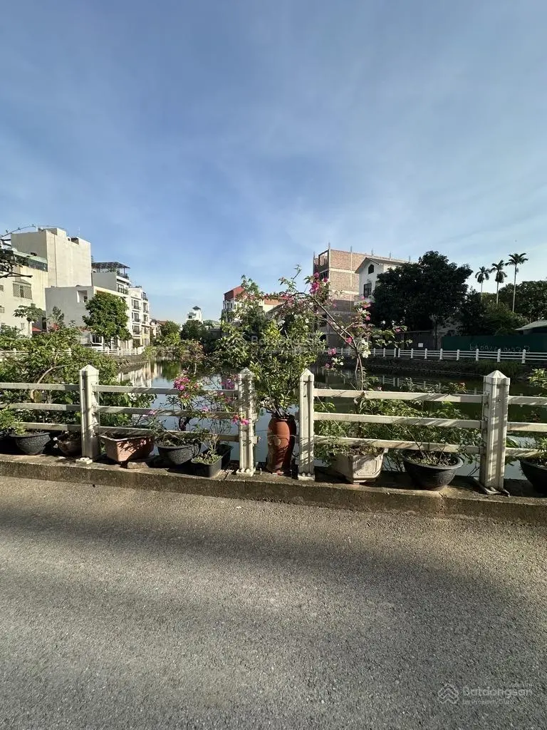 Bán nhà view hồ phố Ngọc Thuỵ 50m2, 2 tầng, mặt tiền 8.4 m, 12.9 tỷ