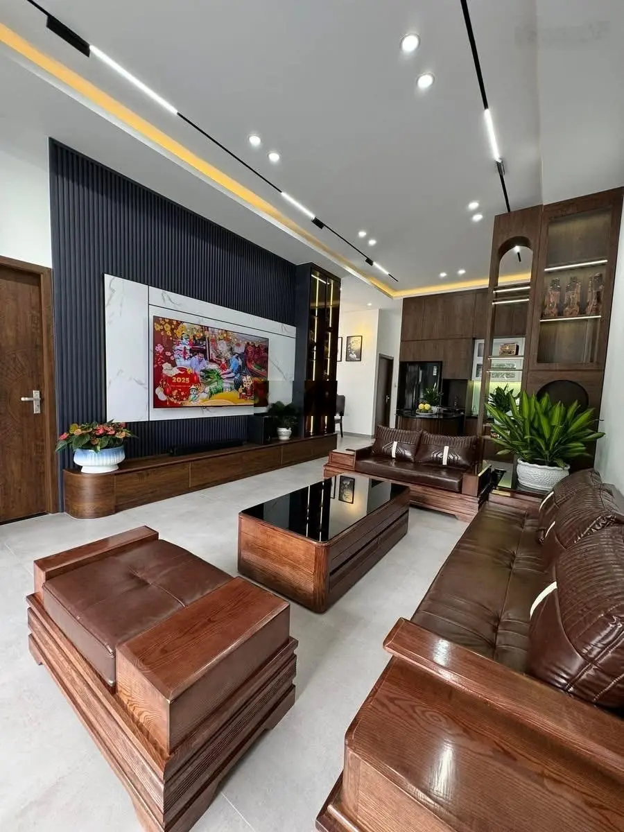 Nhà đẹp, được toạ lạc tại Thị Trấn Diên Khánh, cách đường Trần Phú sông cái 30m.