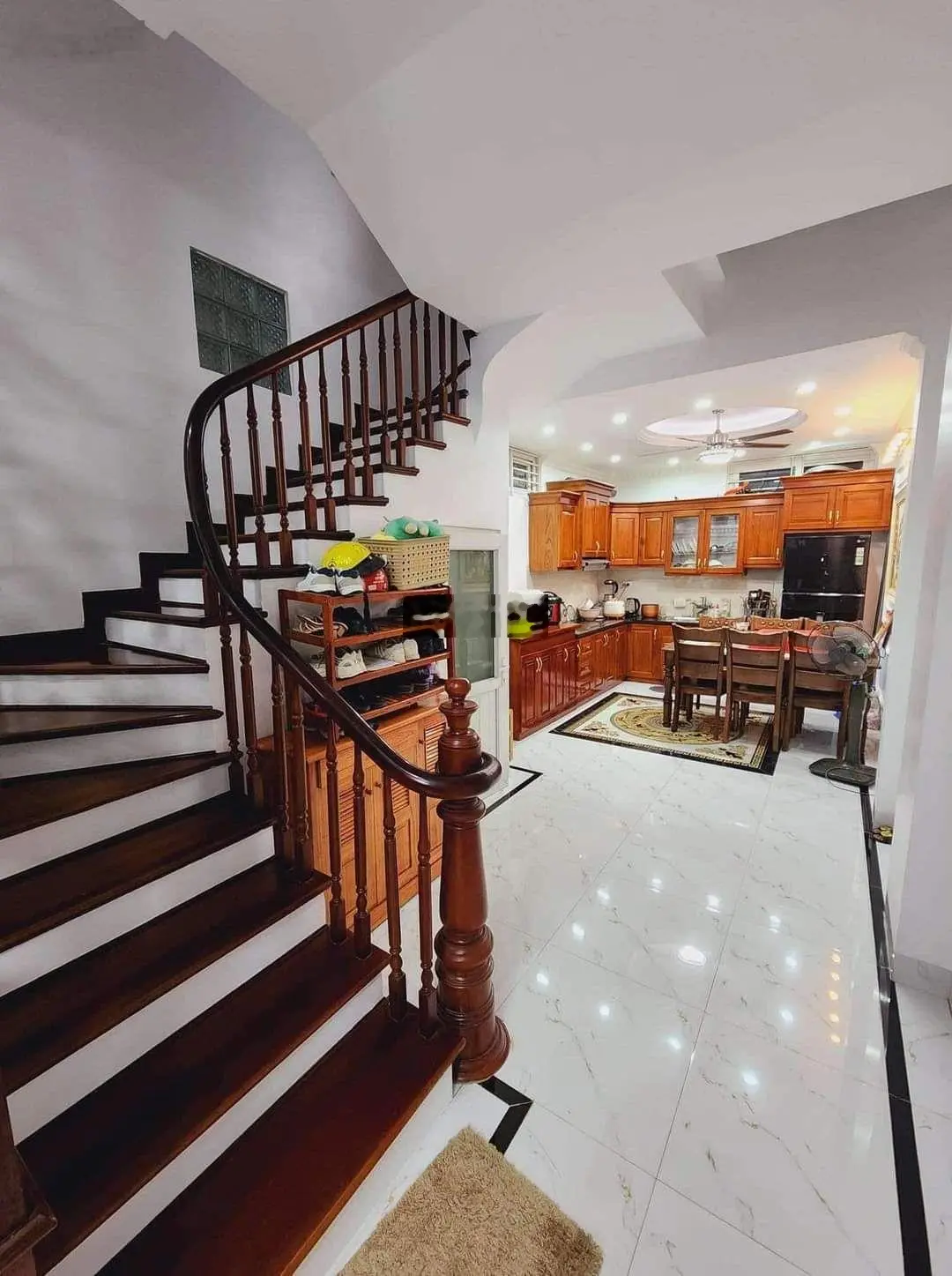Bán Gấp nhà siêu hiếm Hoàng Quốc Việt. 46m2 x 6 tầng khu vip xung quanh ngập tràn tiện ích