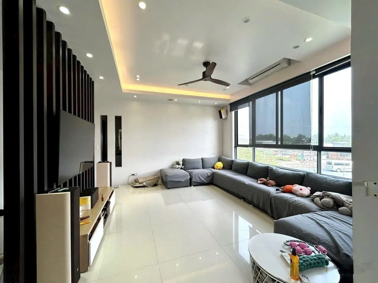 Cần bán gấp nhà trệt 2 lầu sân thượng mâm đúc có thể lên thêm lầu & 30 căn nhà trọ + quán cafe