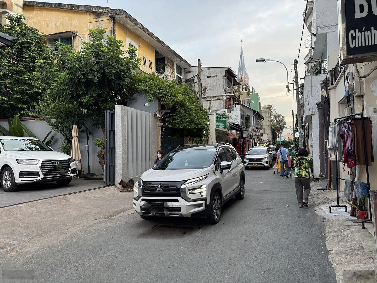 Nhà phố 5 lầu có thang máy, gara ôtô, full nội thất cao cấp khu kinh doanh sầm uất Đinh Công Tráng