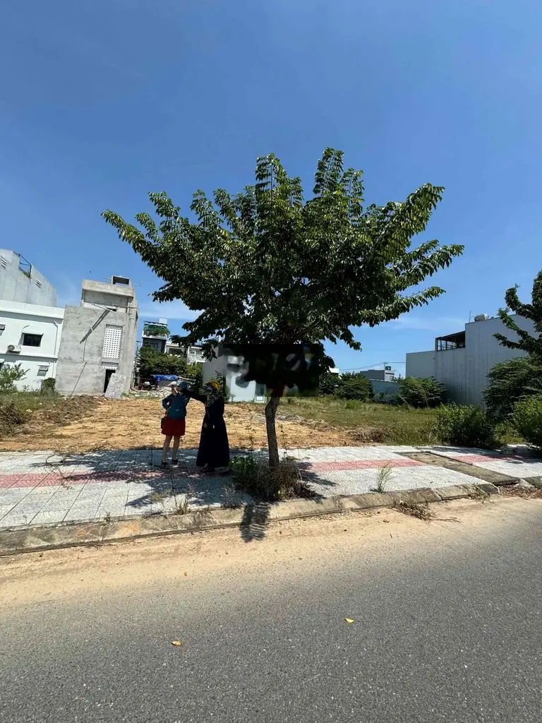 bán nhanh cặp đất 220m2 vị trí đẹp tại Nam Hoà Xuân