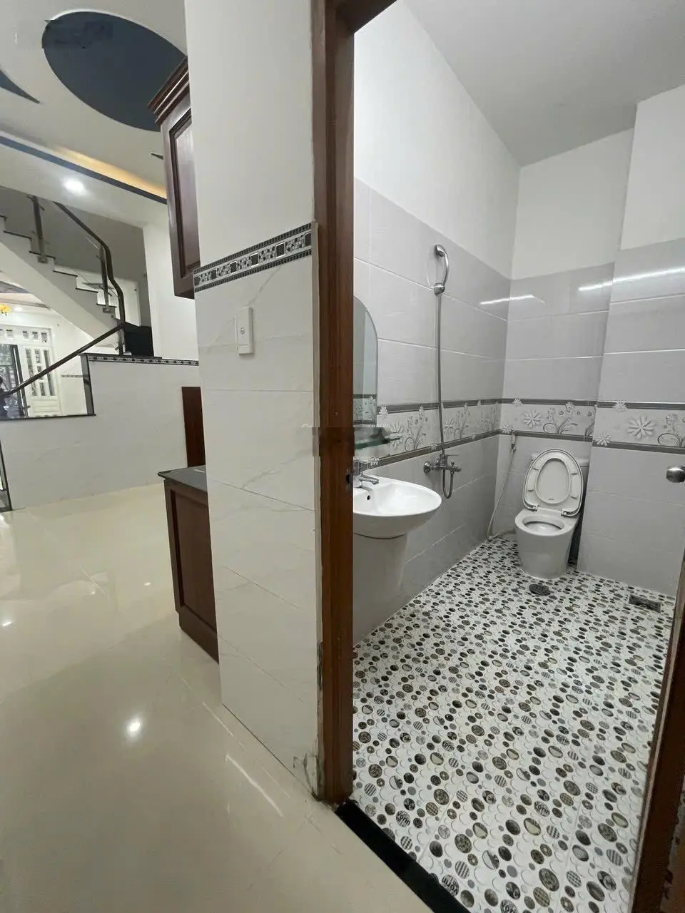 Bán gấp nhà phố 3 tầng hoàn công trong khu dân cư đồng bộ ngay cổng KCN Tân Đông Hiệp B