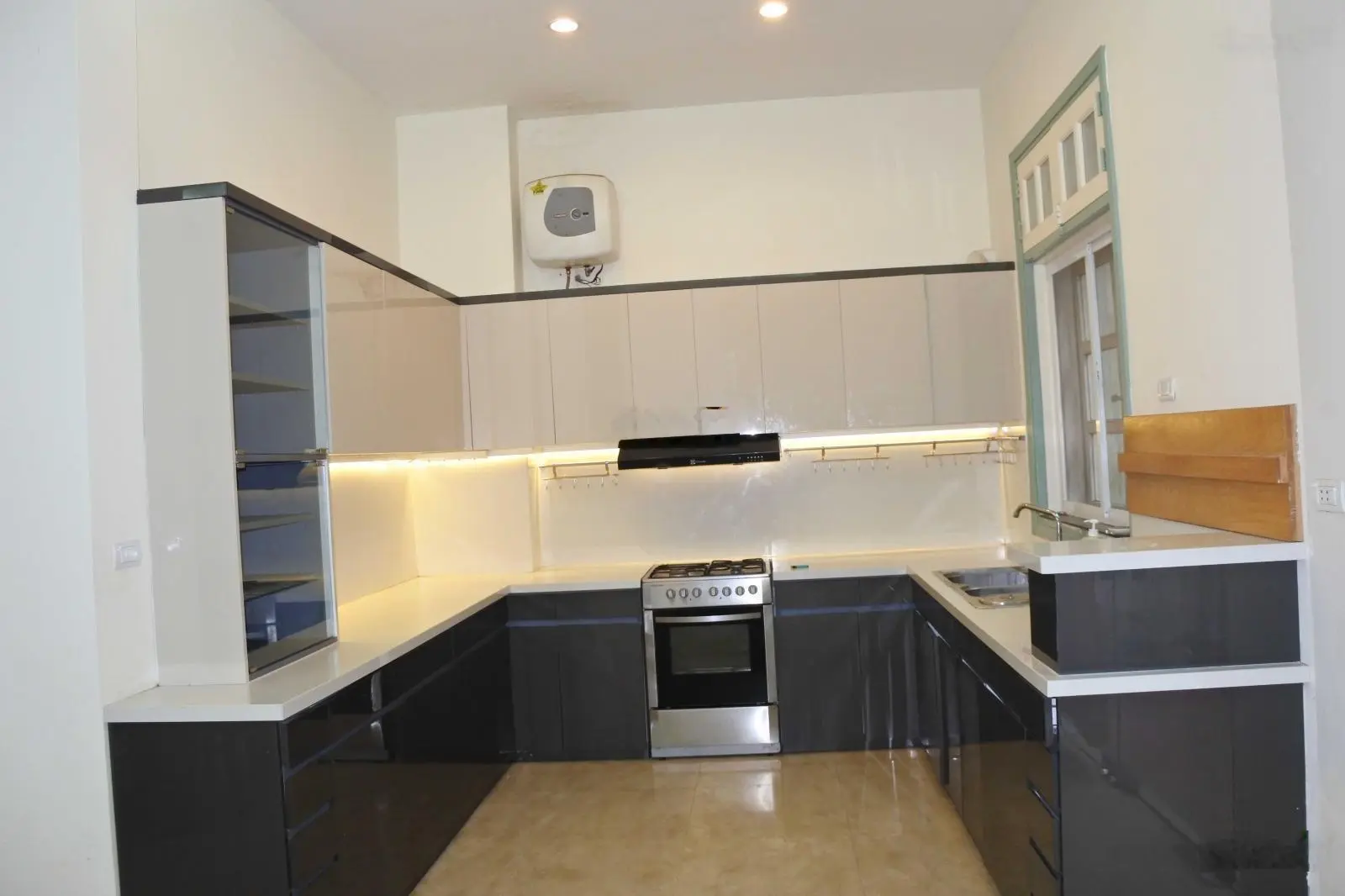 Bán biệt thự 5 phòng ngủ diện tích 140m2 lô T6 khu ĐT Nam Thăng Long Ciputra Hà Nội. LH 0985 172 ***