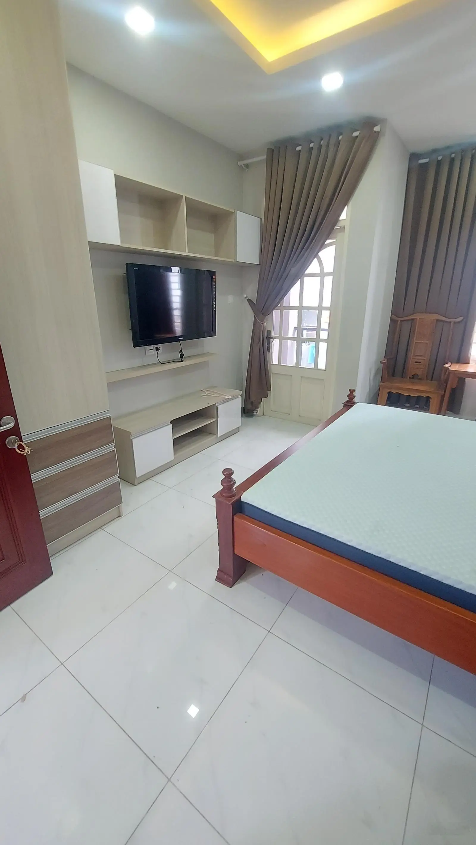 Bán nhà 3 phòng ngủ mặt tiền đường số quận 4