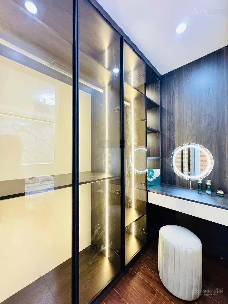 VÕ THỊ SÁU -logoc 3 thoáng nhà mới - đẹp miễn chê - ô tô đỗ cửa - 46m x 5 tầng mặt tiền 3M8
