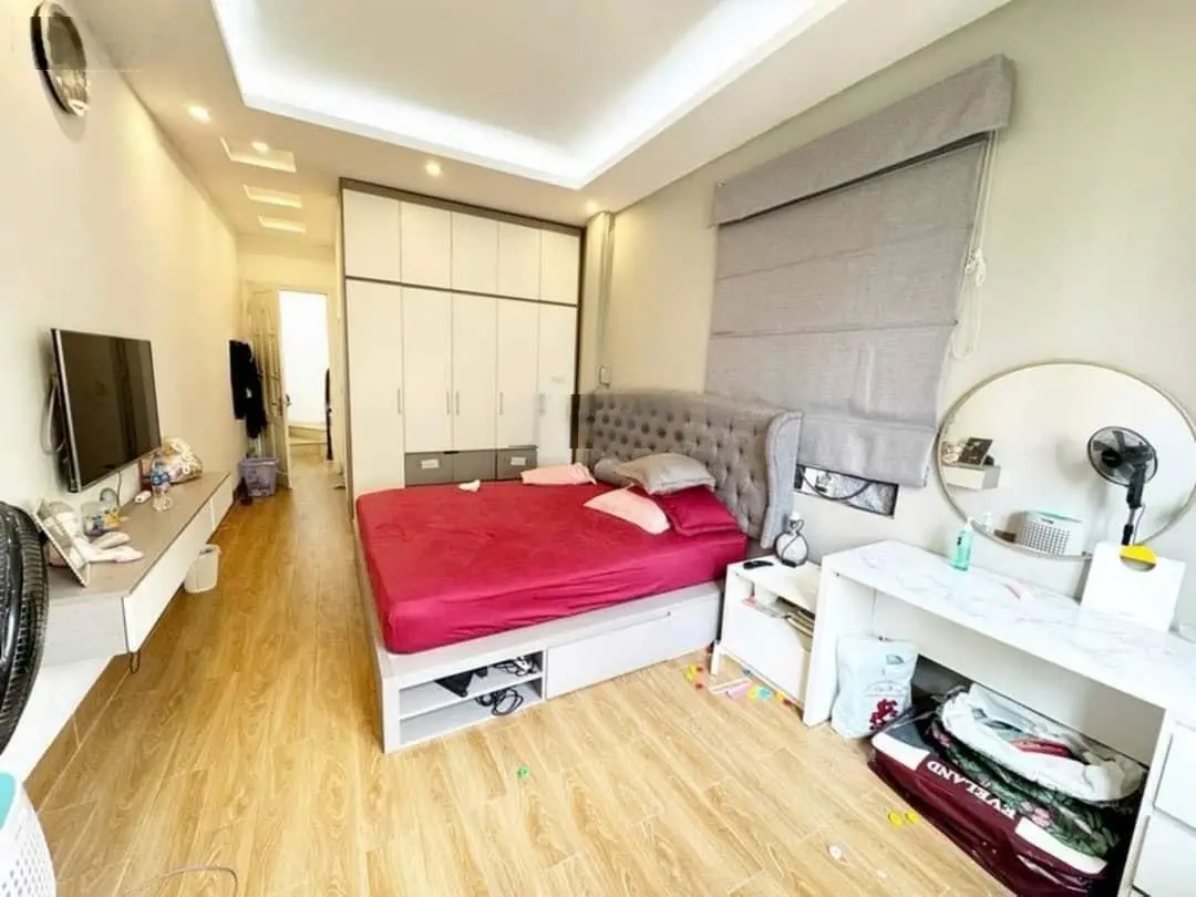 Bán gấp siêu phẩm Hào Nam mặt ngõ thông - kinh doanh đỉnh - lô góc 2 thoáng - ô tô tránh