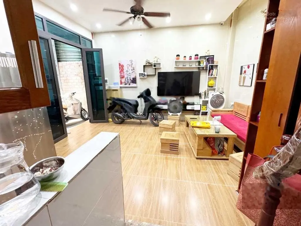 Nhà Đại Từ DT 32 m2 x 5 tầng giá nhỉnh 4 tỷ. Đại Từ Quận Hoàng Mai, hàng xóm khu đô thị Linh Đàm
