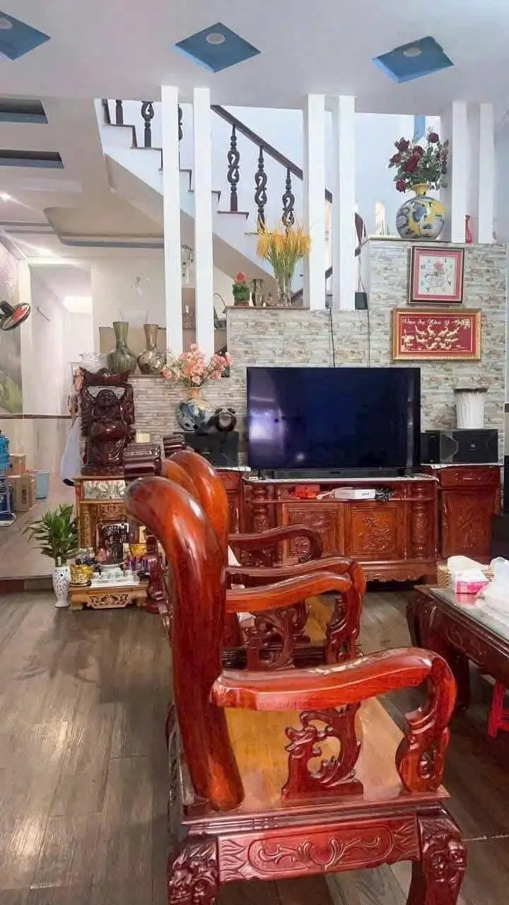 Bán NR 3PN, 3WC, 100m2, 6,4 tỷ ở đường 17, Dĩ An, Bình Dương, đẹp, pháp lý đầy đủ