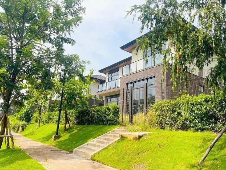 Bán biệt thự 600m2 giá đất khu đô thị phía Tây Sài Gòn. Giá từ 33tr/m2 rẻ hơn đất Quận 9
