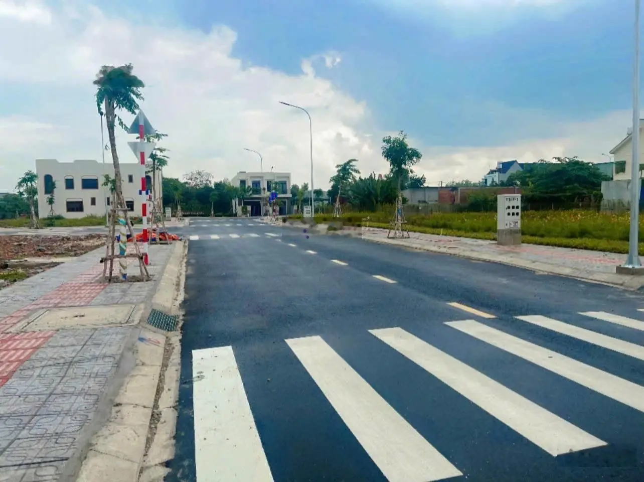 Nhà phố Lan Anh Avenue Tân Uyên khu compound khép kín, mặt tiền kinh doanh, pháp lý sổ hồng
