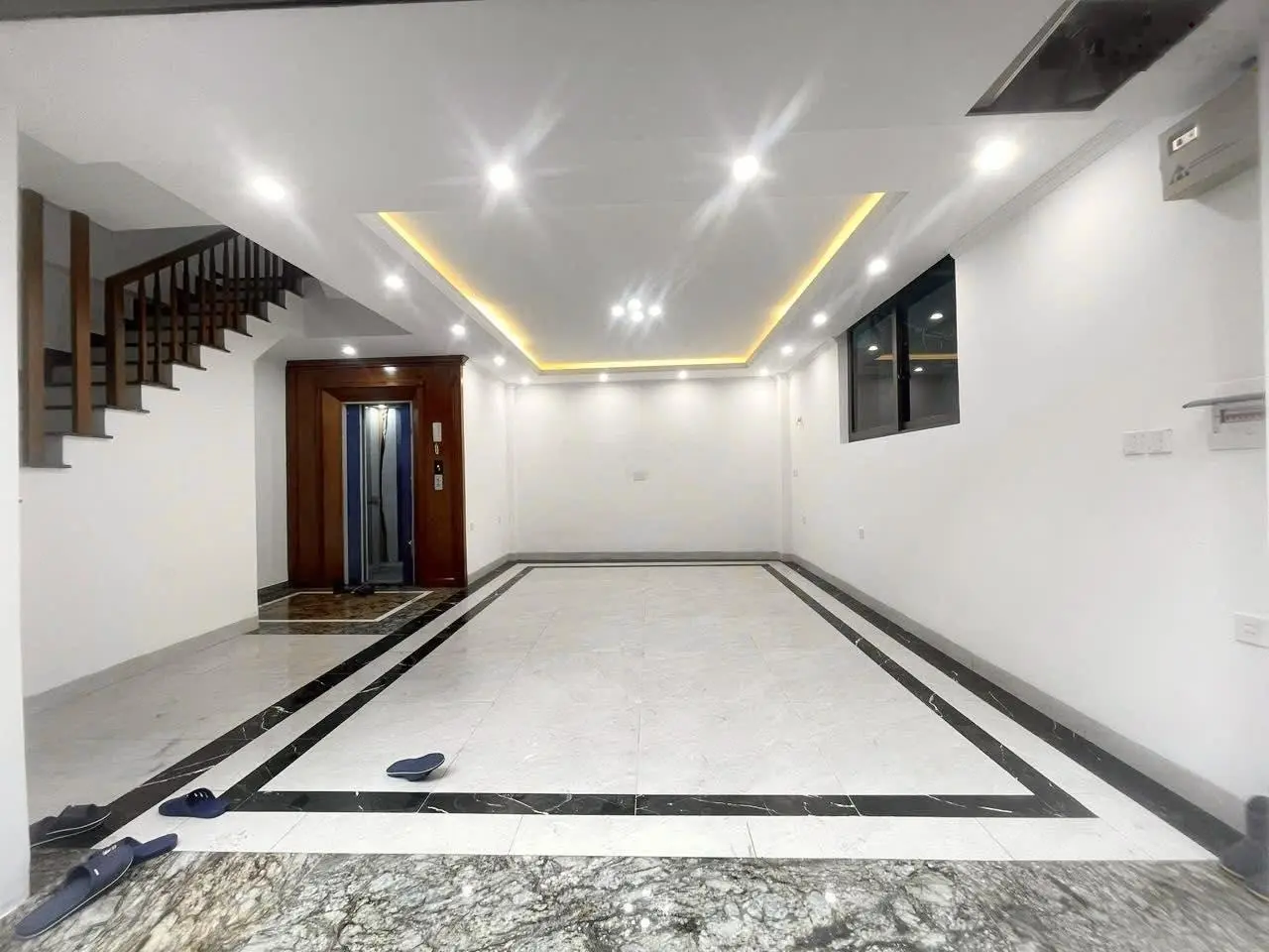 Lô góc mới xây phố tô vĩnh diện mt 6,4m - 43m2 x 7 tầng thang máy - ô tô vào nhà - giá 19,8 tỷ