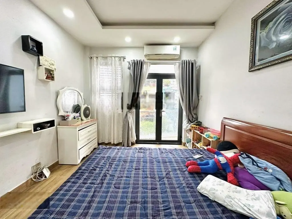 Bán nhà Xóm Chiếu Quận 4 - 4 Tầng - 32m2 - 3 tỷ nhỉnh - hẻm 4m - tiện kinh doanh