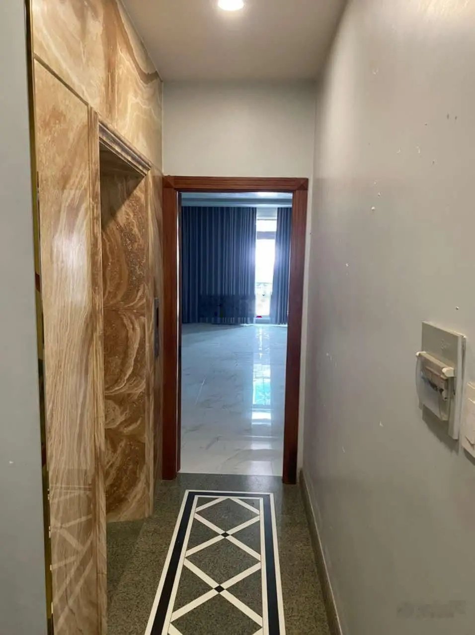 Bán nhà Lý Thường Kiệt, Quận 10 - hẻm trước nhà 10m - 8 tầng có hầm để ô tô, có thang máy chỉ 18 tỷ