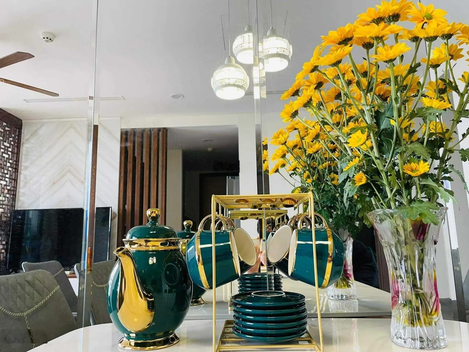Hot! Bán gấp căn 2 ngủ Đông Nam view hồ cực đẹp tầng cao thoáng mát
