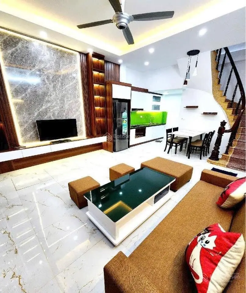 Hàng độc tại xã tứ hiệp, bán nhà 32m2 giá 4,7 tỷ vnd, 4 pn, 4 pt , ngõ nông , gần ô tô