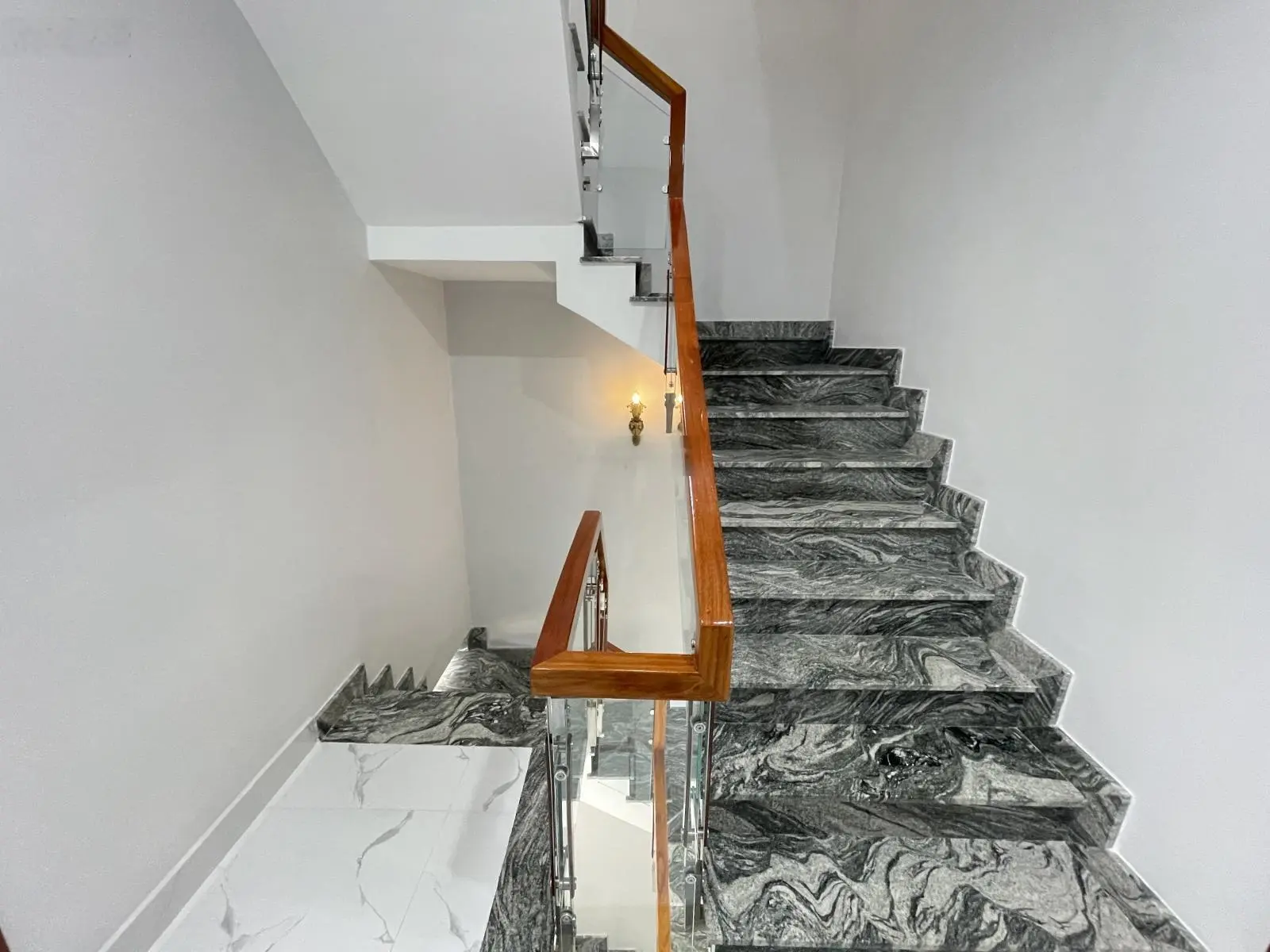 Nhà cực đẹp kiên cố ngay trục phạm văn đồng, full nội thất xịn, dân cư đồng bộ - dân trí, an ninh