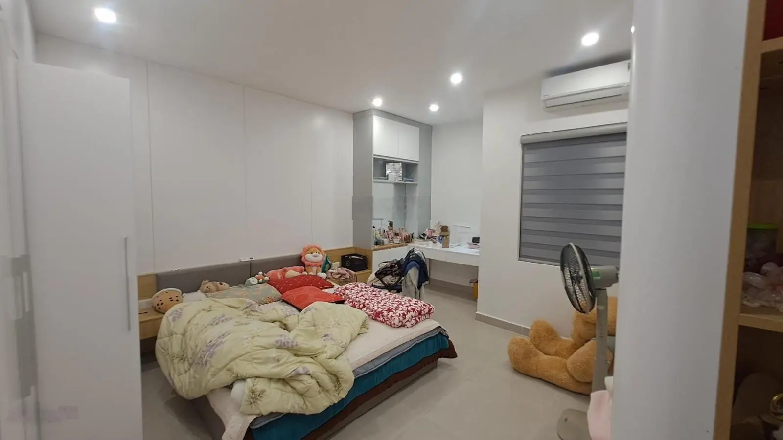 Người quen gửi bán nhà phố võng thị / trích sài diện tích 83m2 6 tầng thang máy đẹp. 077328.1235