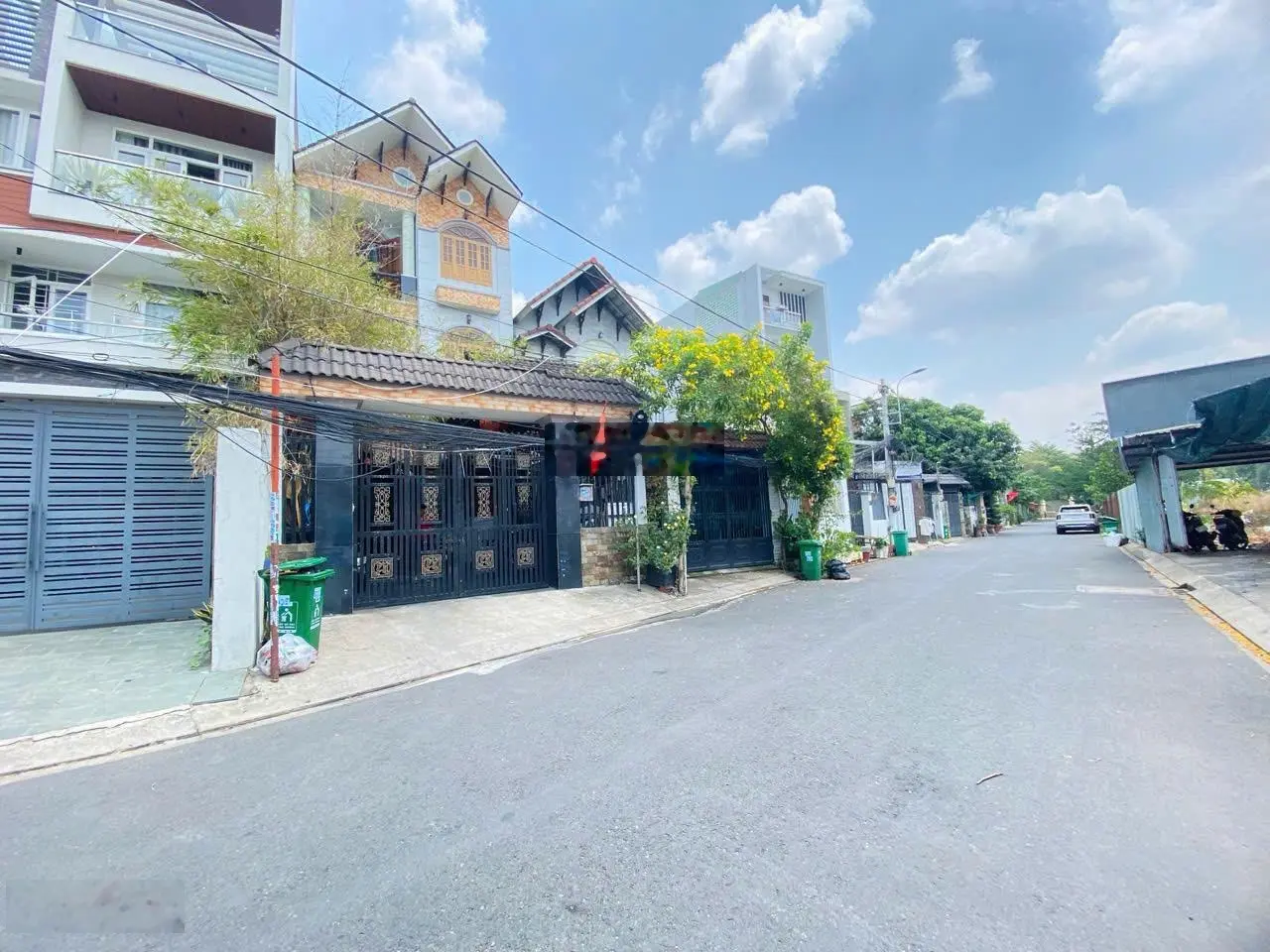 Bán nhà Hiệp Phú - Quận 9 - 147M2 - Nhà 4 Tầng - Ngang 6M - Đường Nhựa 10M - gần Vincom Lê Văn Việt
