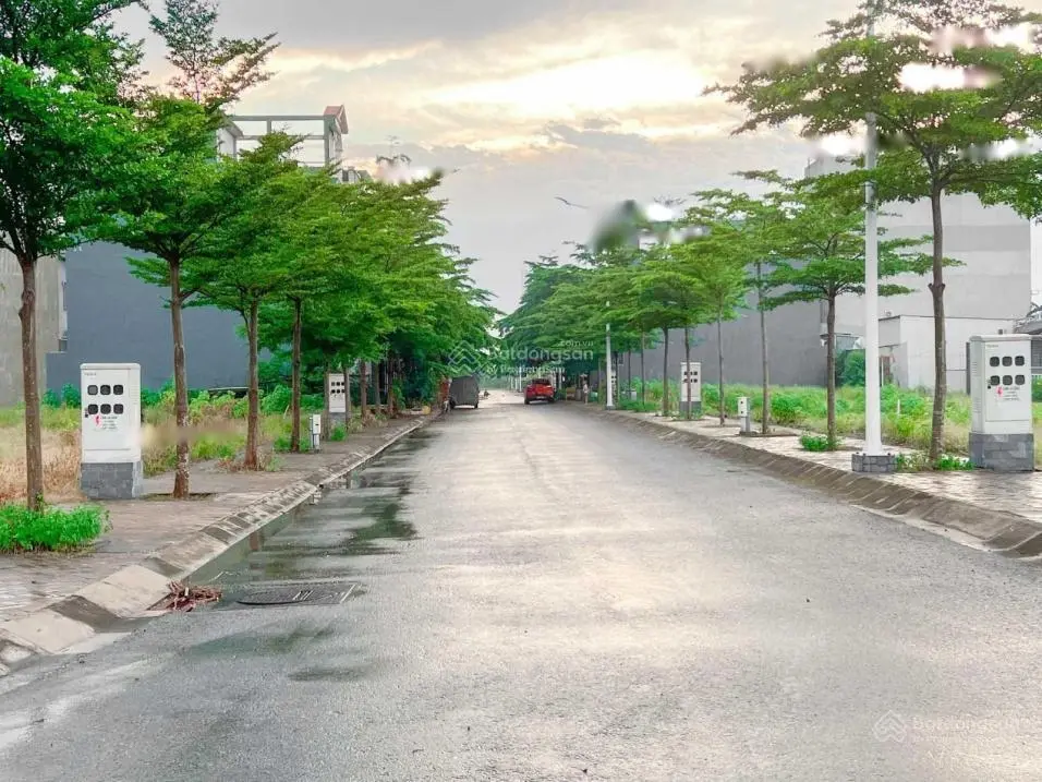 Xả lỗ 5 lô đất mặt tiền DX 084, Định Hoà, 5x20m thổ cư 100m2, giá chỉ 989tr. LH: 0963 208 ***Hân)