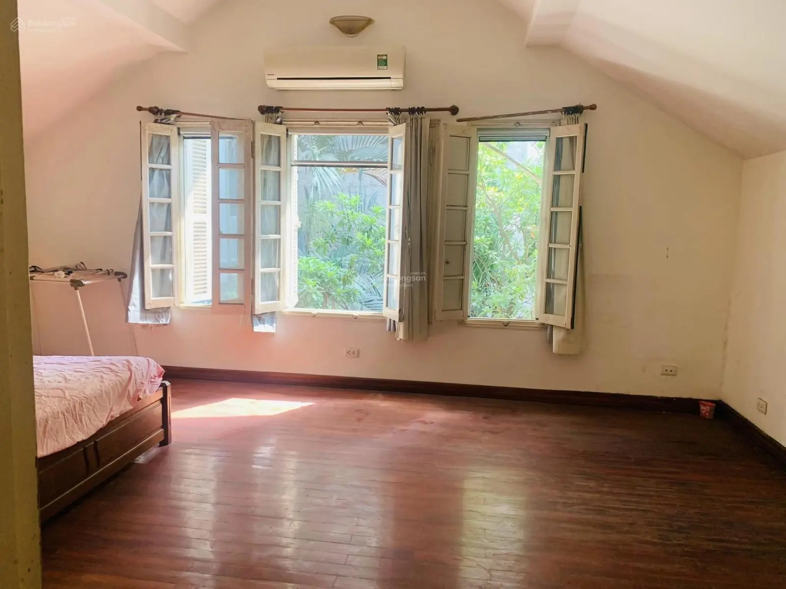Bán biệt thự phố Tô Ngọc Vân, Tây Hồ, ô tô, đầu tư, DT 230m2* MT 9m* giá 260tr/m(60 tỷ)
