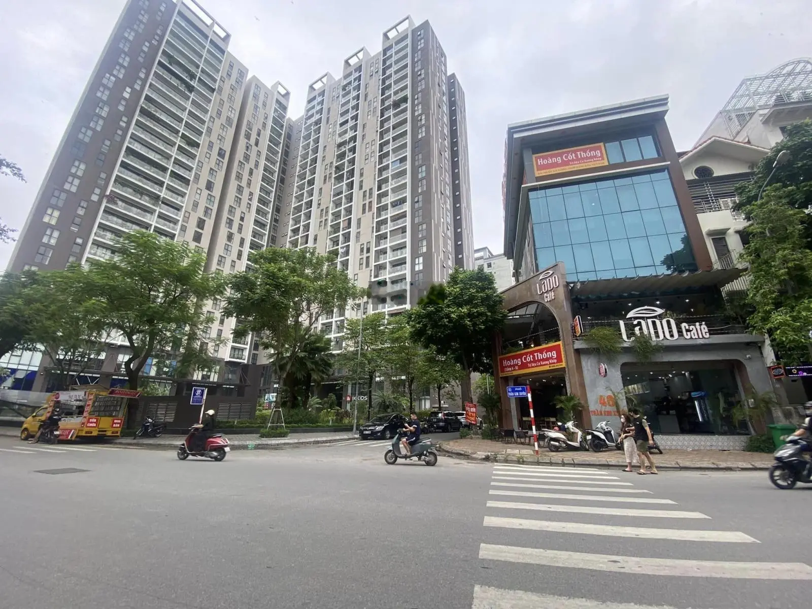 Cực hiếm. Bán Lô góc 5 tầng ngã tư phố Trung Hòa. Đang cho thuê 1.5 tỷ/năm