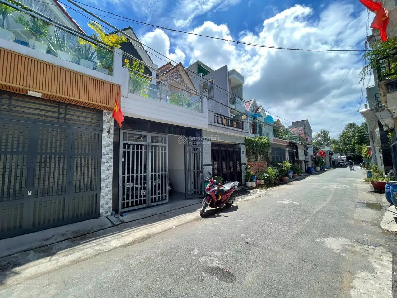 NHÀ ĐẸP 1 TRỆT 1 LẦU HOÀN CÔNG ĐẦY ĐỦ Diện tích 90m2 Ngay chợ dĩ an