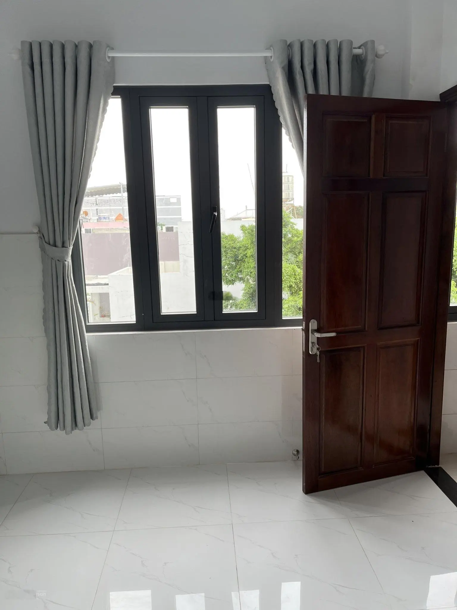 CC bán nhà đường Nguyễn Văn Lượng, đối diện Lotte, 5x20m, 5 tầng, ĐCT 61 triệu, giá 12,9 tỷ