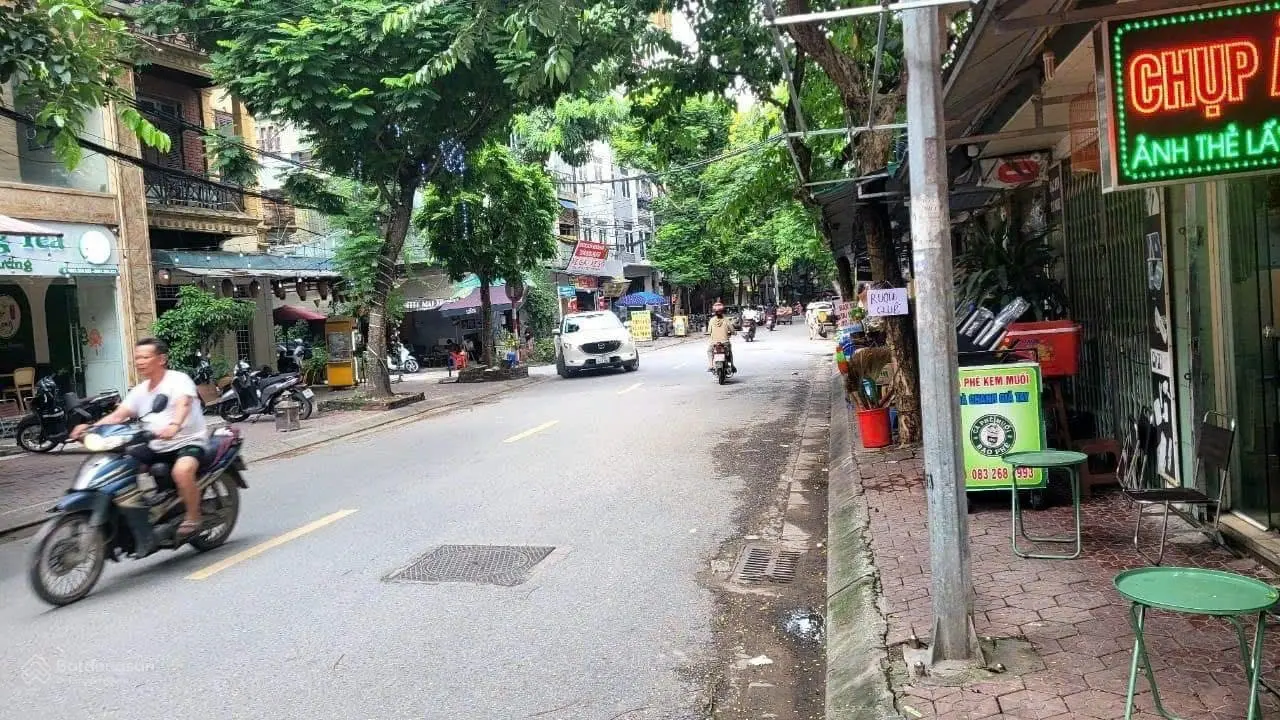 Bán nhà mặt phố kinh doanh Đỗ Quang, lô góc vị trí siêu đỉnh 2 mặt tiền