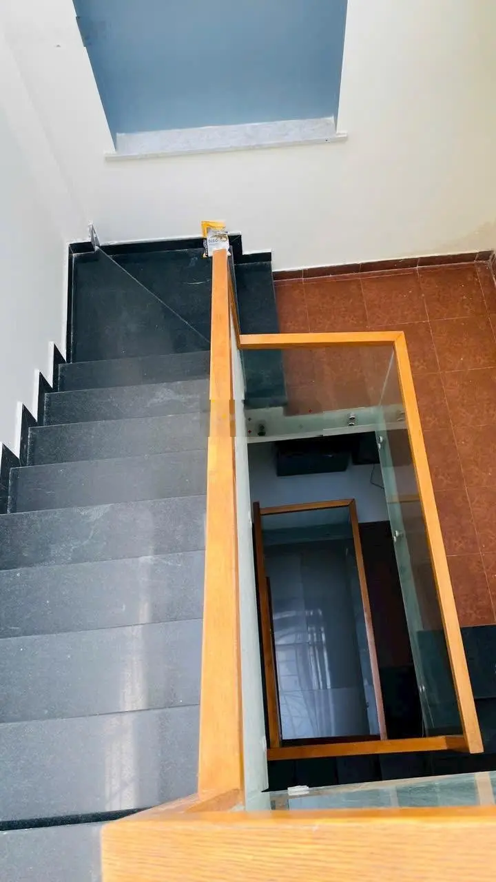 Chính chủ gửi nhà vị trí đẹp, hẻm an ninh, nhà mới sạch đẹp ngay Âu Cơ (Q.Tân Phú) (dưới 100tr/m2)