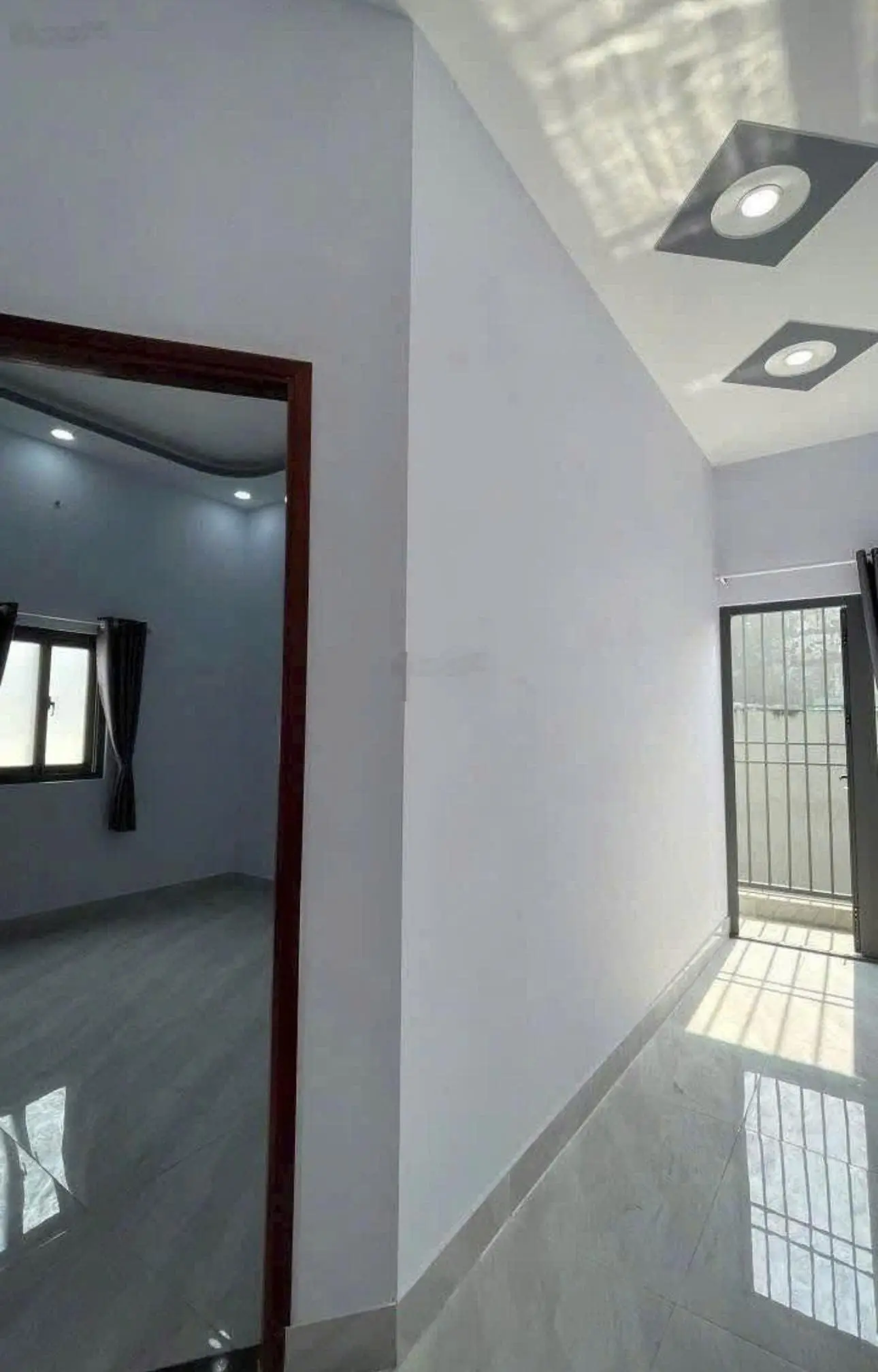 Bán nhà ngộp giá mềm chỉ 3.95 TỶ, 1 trệt 2 lầu, 4 phòng ngủ, 3wc, Sổ riêng ngay MT Lê Văn Thịnh, Q2
