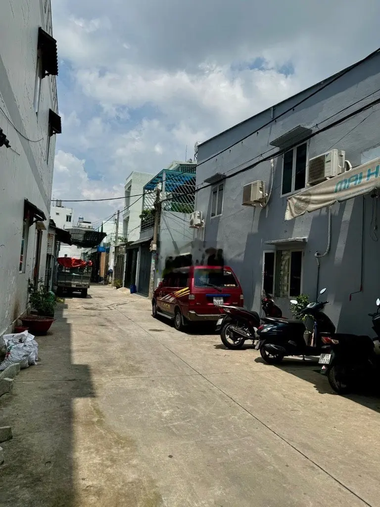 NHÀ XƯỞNG HƠN 130M2 - NGANG 5.5M - GẦN BỆNH VIỆN QUẬN 12 - GIÁP GÒ VẤP