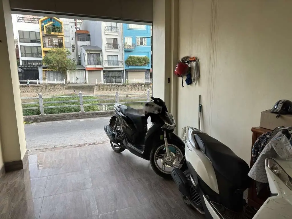 View mặt hồ tai trâu ôtô chạy quanh - 4 tầng chắc chắn - kinh doanh.