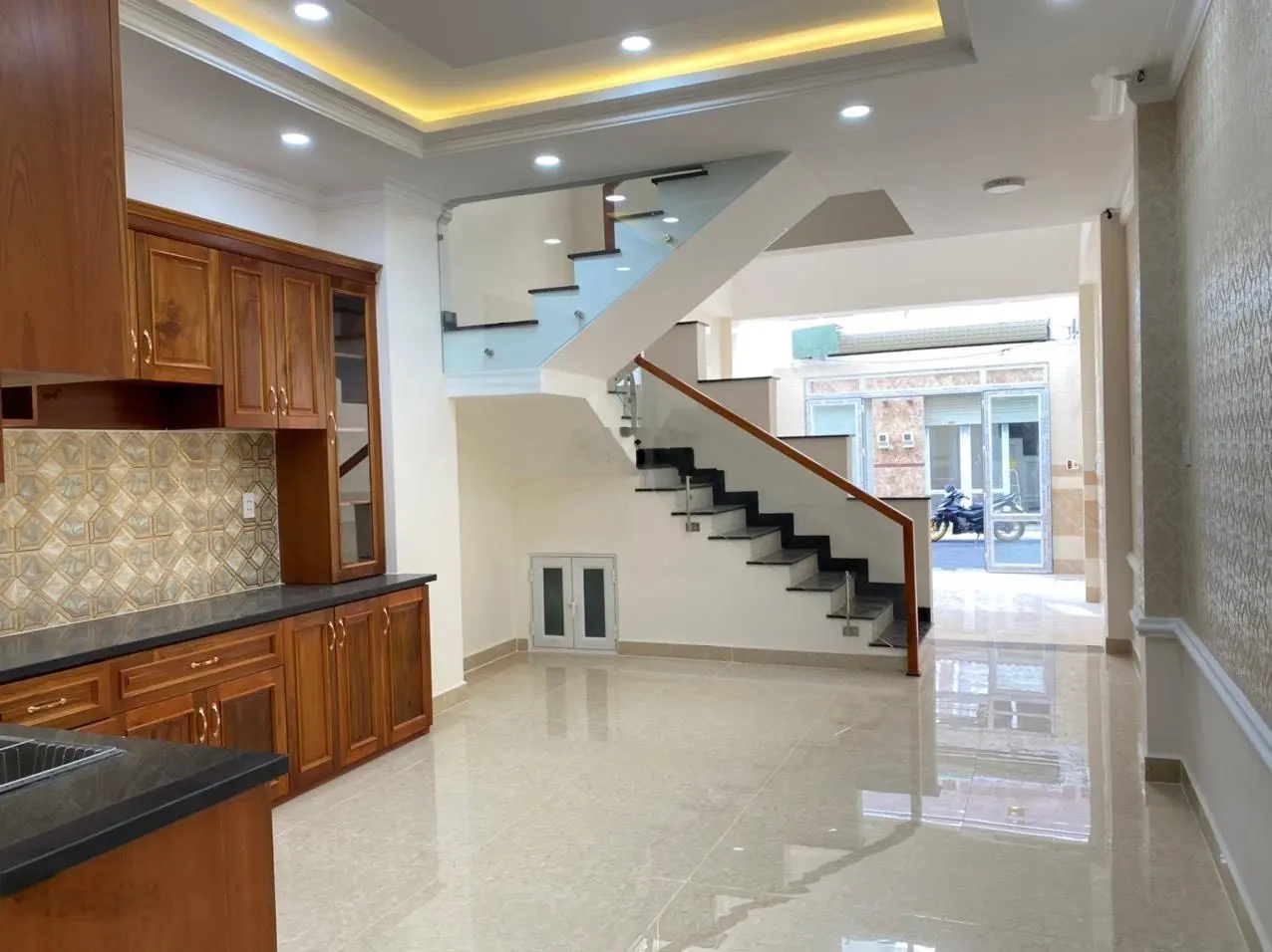 Nhà mới 100% , còn 2 căn khu đồng bộ sát quốc lộ 13 , giá tốt 7 tỷ tl