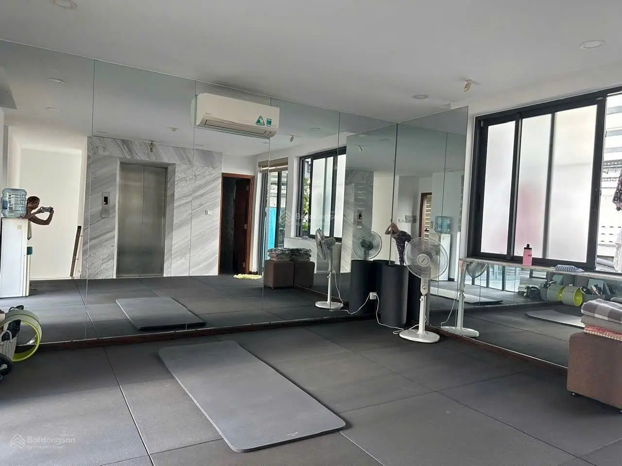 Bán Biệt thự 3 tầng đường Kinh Dương Vương Q. Bình Tân DT: 13x13m CN: 171,2m2 bán 15 tỷ