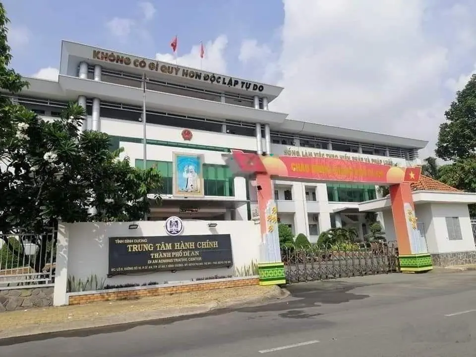 Bán nhanh lô đất vị trí cực đẹp trong trung tâm hành chính Tp Dĩ An, Bình Dương. Giá thơm
