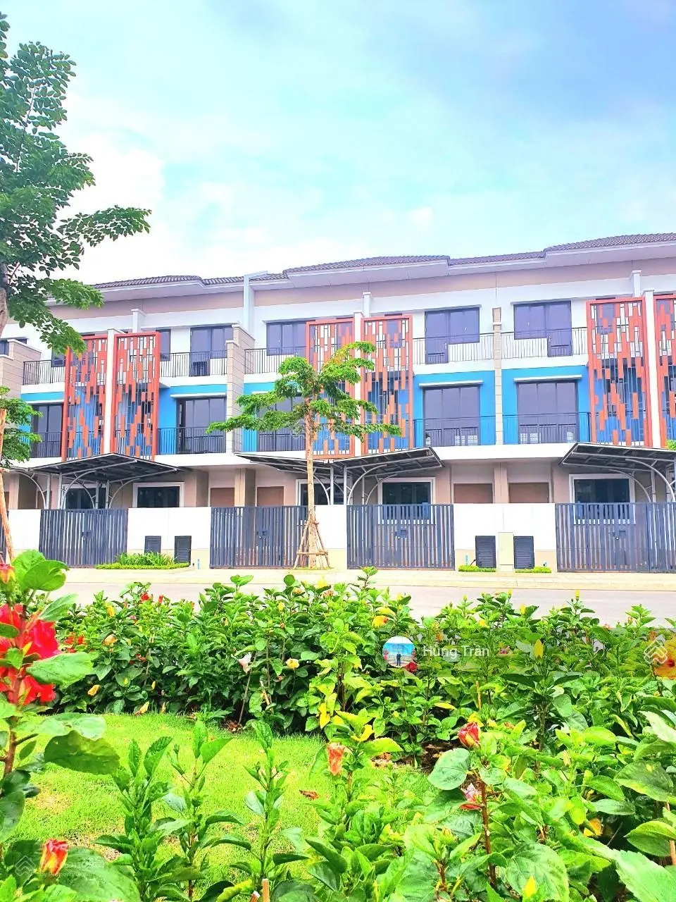 Cơ hội sở hữu nhà 3 tầng view công viên Sun casa Central, trả trước 900 triệu nhận nhà ngay