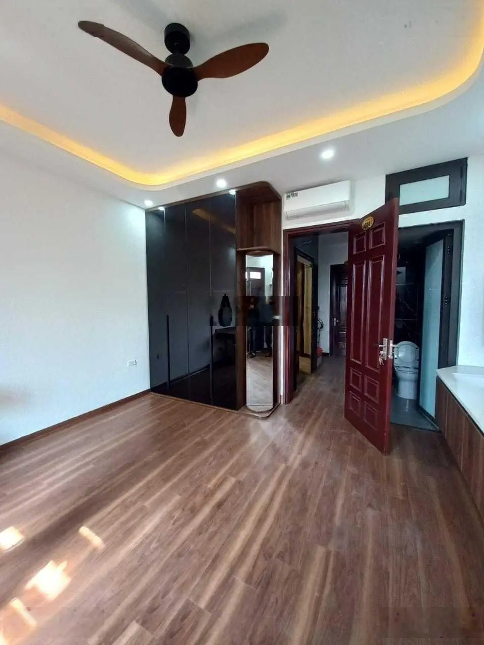 Bán tòa văn phòng Cầu Giấy, mặt phố Nguyễn Khả Trạc, 70m2 9 tầng thang máy, 2 thoáng, 24.5 tỷ