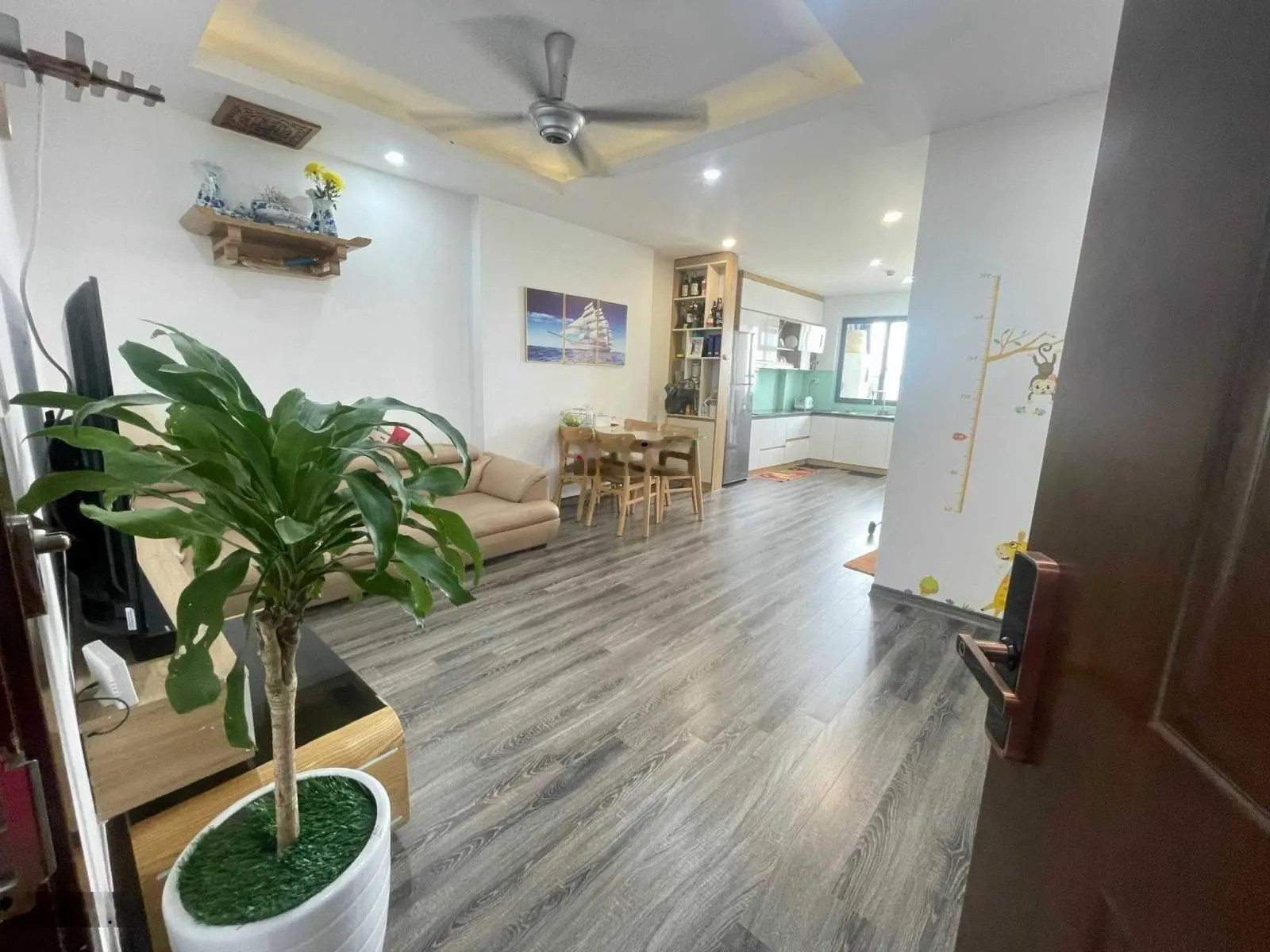 Chính chủ cần bán căn 2 ngủ 72m2 The Vesta Hà Đông - 2 ban công - đủ đồ - view đẹp