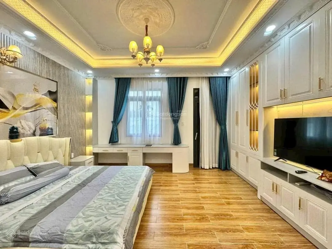 Bán nhà mới - có thang máy - thị trấn Nhà Bè