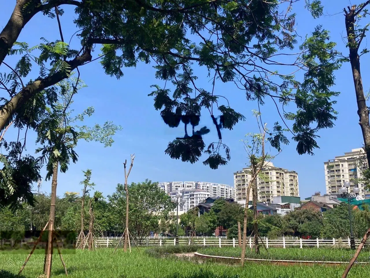 Bán Căn Biệt Thự 4 tầng mặt Vườn Hoa KĐT Sài Đồng 2 mặt Đường Trước Sau Rất Giá Trị.