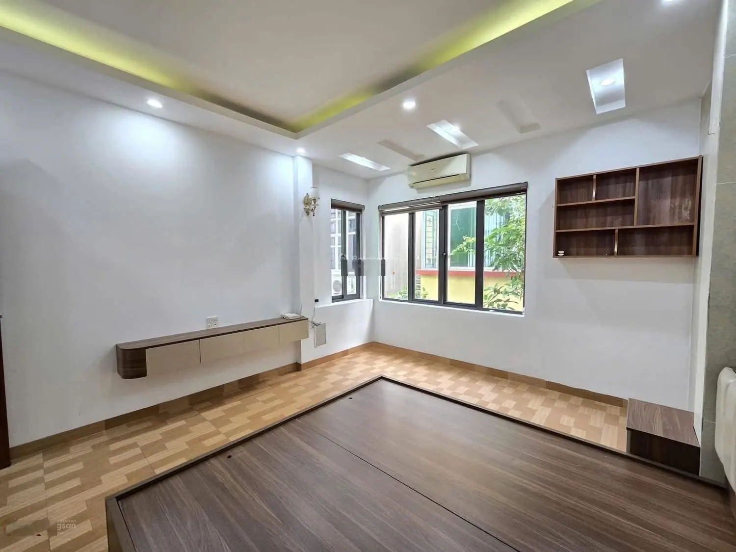 Bán nhà dân xây Ngô Gia Tự, Long Biên 50m2 x 4 tầng, nội thất mới, ở sướng.