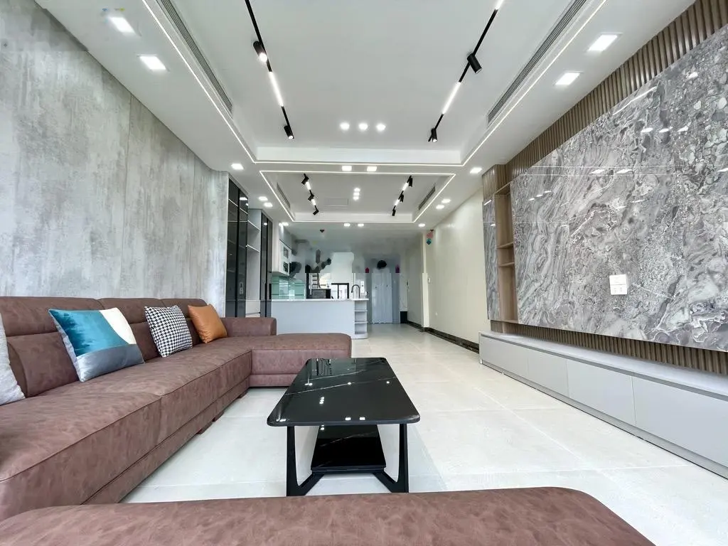 Nguyễn văn cừ 6 tầng - tháng máy - gara ô tô - full nội thất nhập khẩu - diện tích 63m2 rất rộng