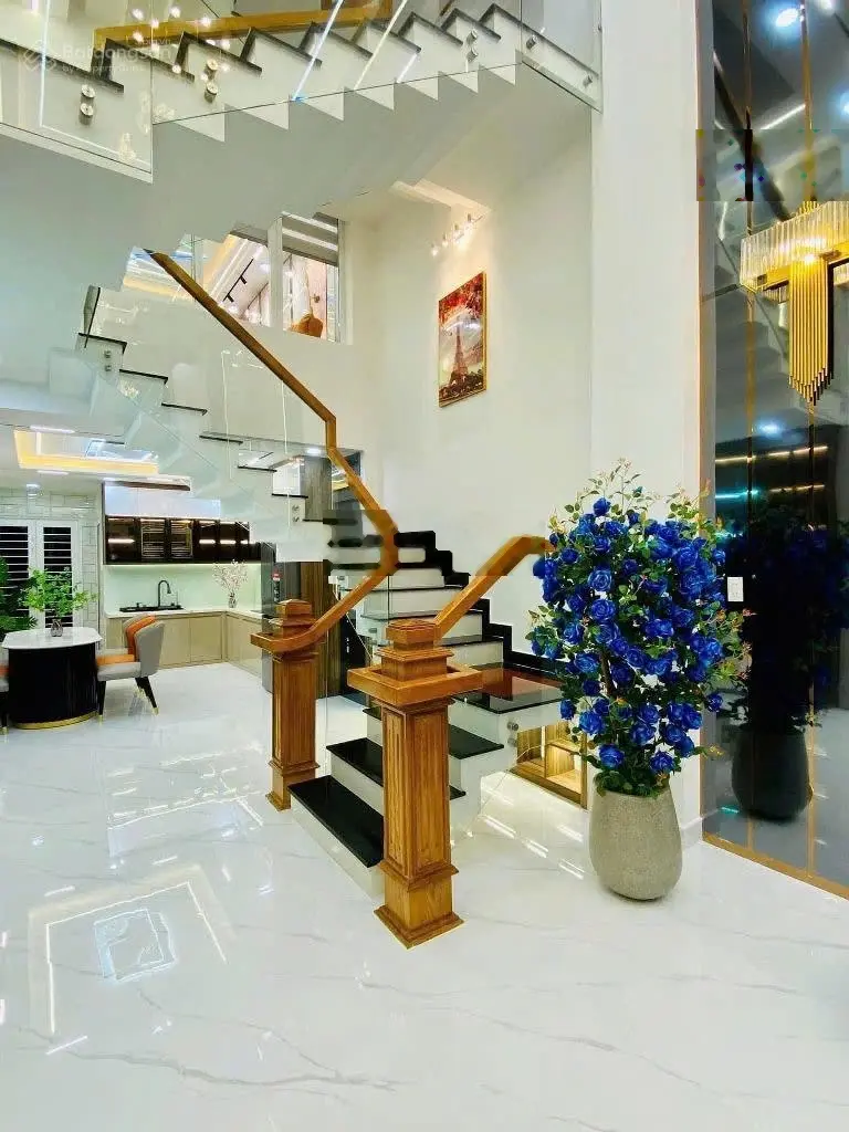 Tôi cần bán nhà mặt tiền đang cho thuê kinh doanh 31tr Thái Phiên-Q11.Gần chợ Bình Thới. Giá 3tỷ360
