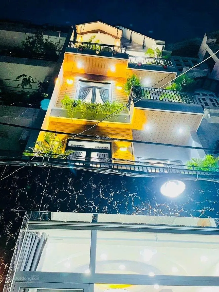 Kẹt vốn bán gấp nhà Nguyễn Tiểu La, Phường 8, Quận 10. Giá 3 tỷ 550. Sổ hồng. LH 0904 430 *** Minh