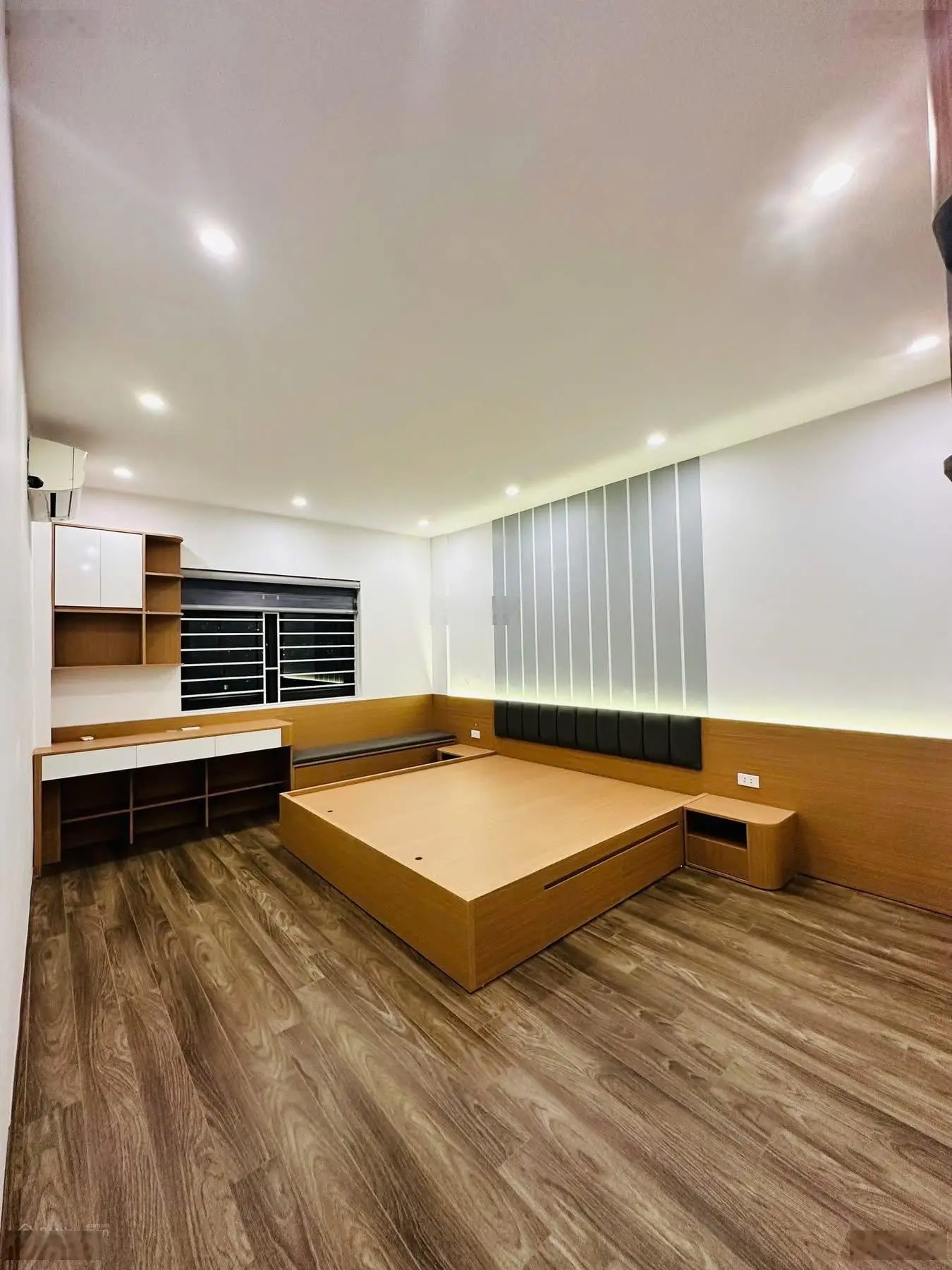 Bán Căn Hộ 73m2 Sổ Đỏ chính chủ toà Đơn nguyên 2 CT4B Bắc Linh Đàm-Hoàng Mai-Hà Nội. Lh0983392687