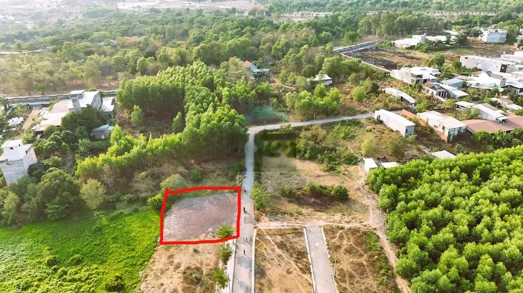 Giá rẻ ! Bán gấp đất vị trí đắc địa trung tâm BH sổ riêng, Thổ cư 100%
